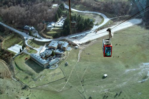 an aerial view of a gondola on a road at Posada La Vieja Escuela in San Roque de Ríomiera