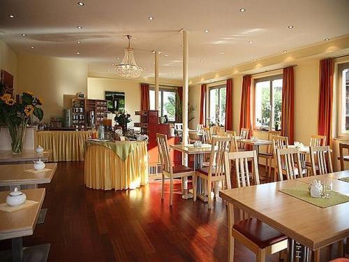 ห้องอาหารหรือที่รับประทานอาหารของ Das smarte Hotel garni