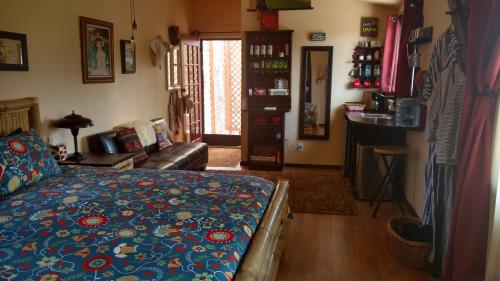 a living room with a bed and a couch at Vinofilia Wine Country Inn in Valle de Guadalupe