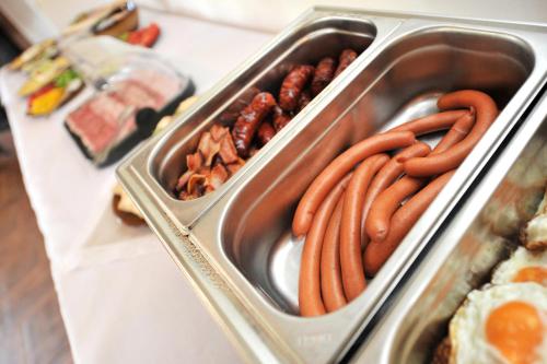 a tray of hot dogs and other foods on a table at APLEND Domceky Tatry Holiday in Veľký Slavkov