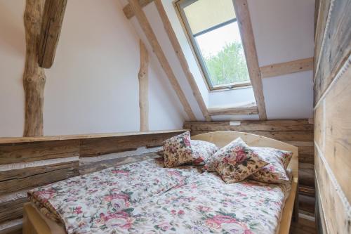a bed in a small room with a window at Osada Pienińska in Krościenko