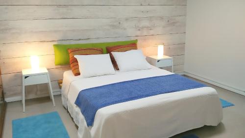 A bed or beds in a room at Like Home Gedera