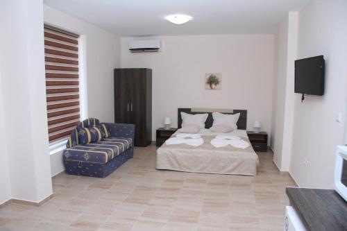 Gallery image of CAPUCCINO GUEST APARTMENTS - FREE PARKING and Wi-Fi in Sunny Beach