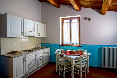 Una cocina o cocineta en Agriturismo Eutopia