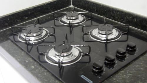 a stove top with four burners on top of it at Littoral Tambaú Flat in João Pessoa