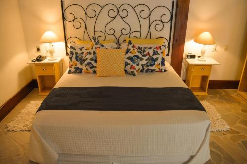 
A bed or beds in a room at Pousada do Namorado
