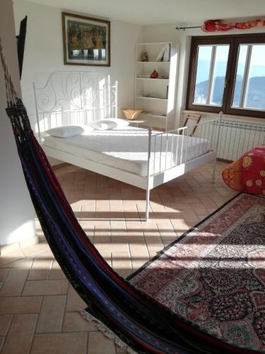 a bed in a room with a hammock at Cominium Benessere in Alvito