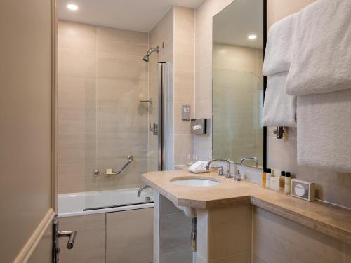 Vannituba majutusasutuses L’Horizon Beach Hotel & Spa