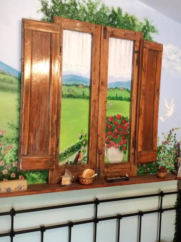 a mural of a window with flowers on a wall at Cominium Benessere in Alvito