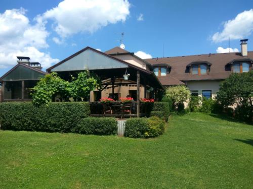 Zahrada ubytování Pension & restaurant Silma with wellness