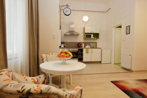 Virtuve vai virtuves zona naktsmītnē Budapest City Apartments For Groups