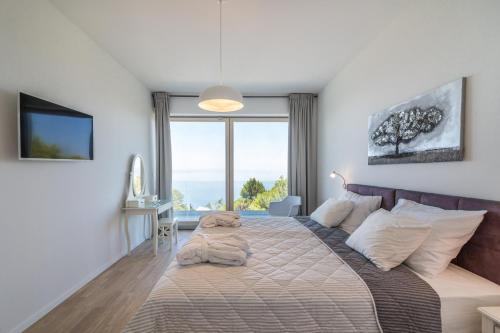 Posteľ alebo postele v izbe v ubytovaní Villa Yanko, large pool stunning sea view