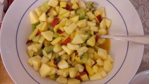 a bowl of diced apples and vegetables on a table at Villa Mandrioli in Cecina
