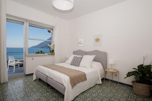 Letto o letti in una camera di Angelina Apartments Amalfi Coast