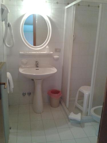 Koupelna v ubytování Hotel Aurora