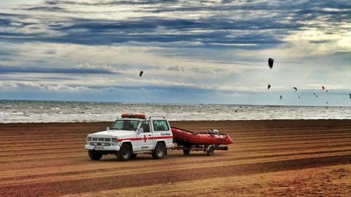 a truck pulling a boat on a beach at Chalet turistico Riumar in Riumar