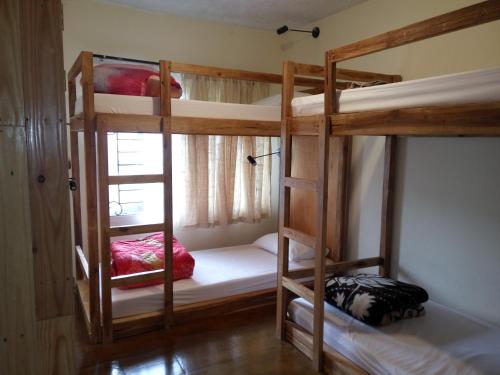Cama o camas de una habitación en Tani Jiwo Hostel