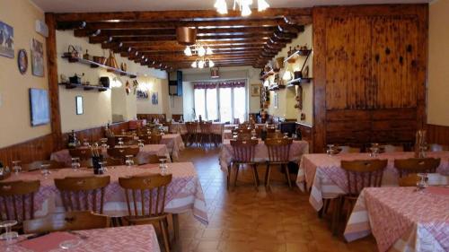 a restaurant with tables and chairs in a room at Locanda Da Tullio in Capovalle
