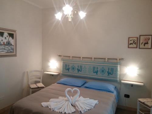 a bedroom with a bed with a swan decoration on it at B&B Fiori in Bonorva