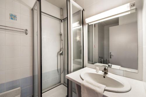 a bathroom with a sink and a shower at L'ESCANDILLE Village Vacances in Autrans