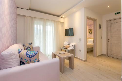Gallery image of Lobelia Luxury Suites in Chrysi Ammoudia