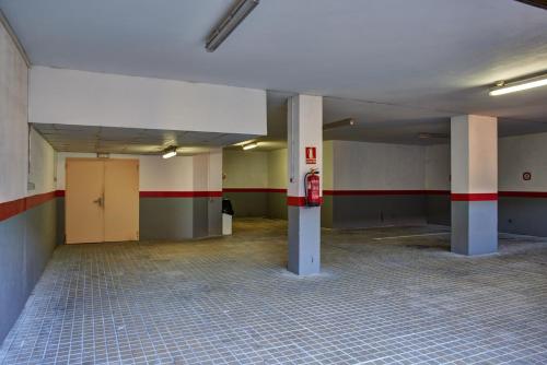 an empty room with a fire hydrant in a building at Parador de Sos del Rey Católico in Sos del Rey Católico