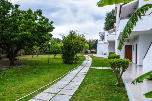a walkway in the yard of a house at Vallian Village Hotel in Paradeísion