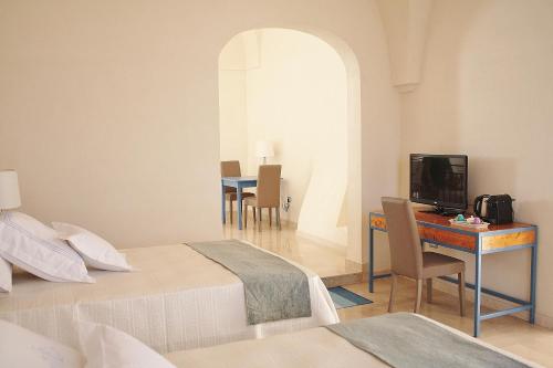 En eller flere senge i et værelse på Antica Masseria Torre Mozza