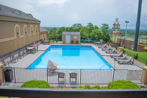 a large swimming pool on top of a building at Best Western Coachlight in Rolla