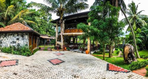 a building with a statue of a elephant in front of it at Villa Pinnawala in Pinnawala