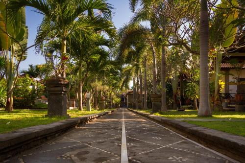 Taman di luar Oasis
