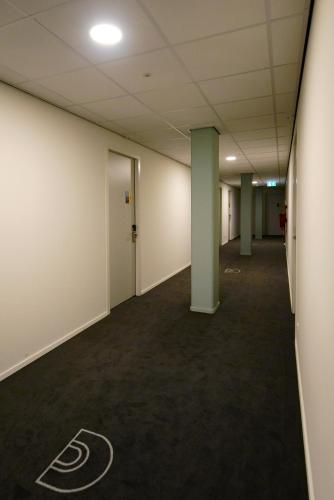 an empty hallway in an office building with a no parking sign at Guesthouse Vertoef in Nijmegen