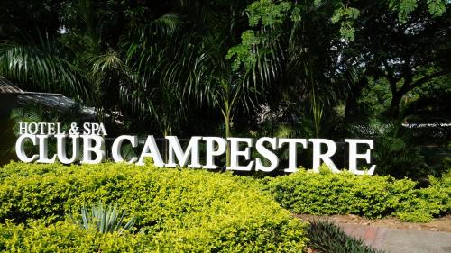 Club Campestre de Neivaにある庭