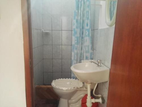 Ванна кімната в Sarisa House