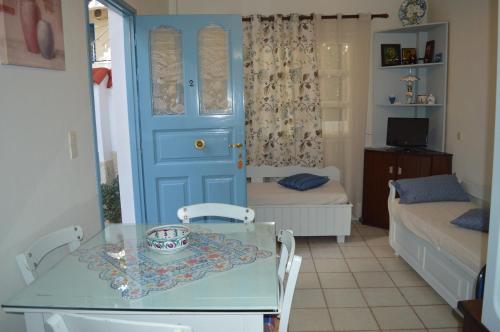 Χώρος καθιστικού στο Patras Rooms est 1990
