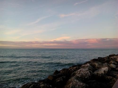 ファーノにあるGreenの岩場からの海の景色