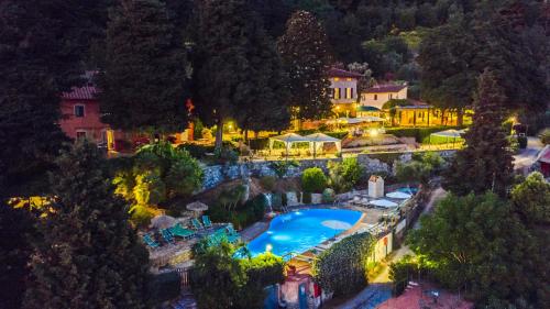 an aerial view of a resort with a swimming pool at Borgo degli Aranci in San Giuliano Terme