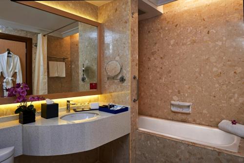 Bathroom sa The Pearl Kuala Lumpur