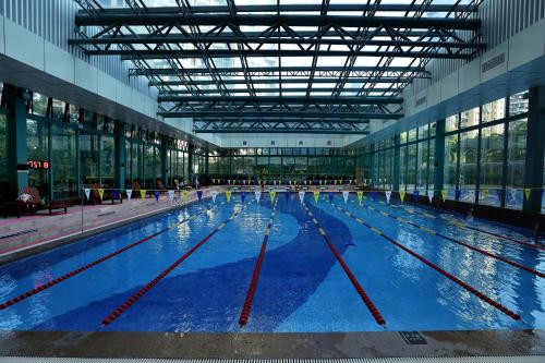 a large swimming pool in a large building at Shenzhen Bay Hisoar Hotel in Shenzhen