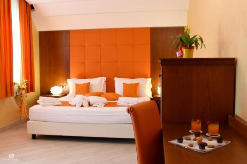 Giường trong phòng chung tại Hotel Riviera Azzurra