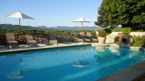 Gallery image of Hostellerie Le Beffroi in Vaison-la-Romaine