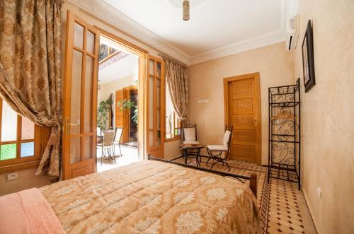 Riad Dar Saidiにあるベッド