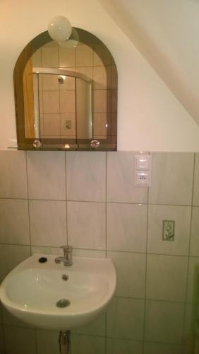 a bathroom with a sink and a mirror at Willa Marylka in Piwniczna