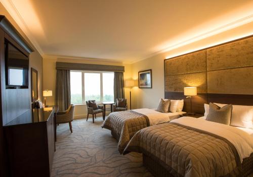 Cama o camas de una habitación en The Celtic Manor Resort