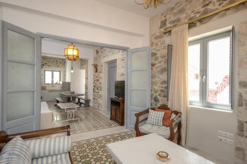 Naxos Center Houses