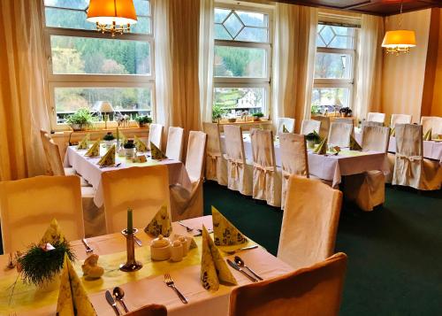 Restoran või mõni muu söögikoht majutusasutuses Flair-Hotel Waldfrieden