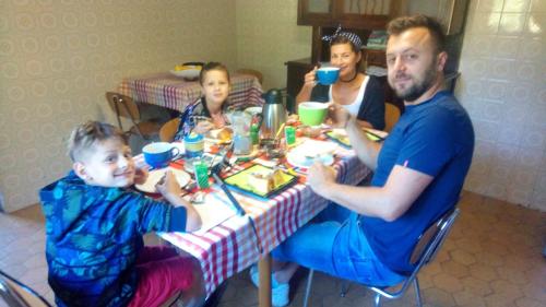 a group of people sitting at a table at B&B La Bredia in Fivizzano