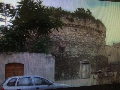 a car parked in front of a brick building at casa gramazio in Manfredonia