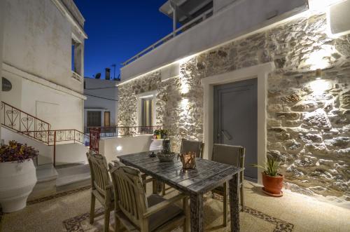 Naxos Center Houses