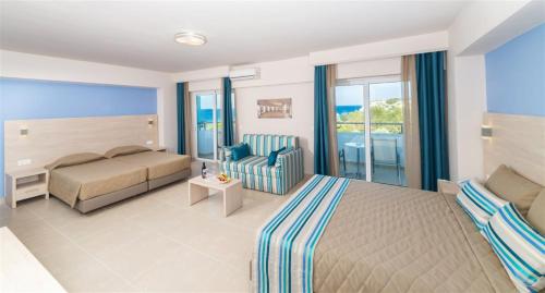 Postel nebo postele na pokoji v ubytování Irene Palace Beach Resort